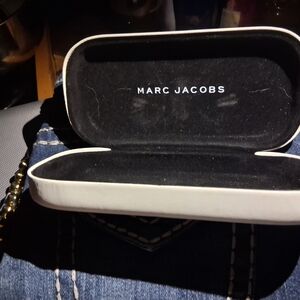 Marc Jacobs Elegant White Glasses Case